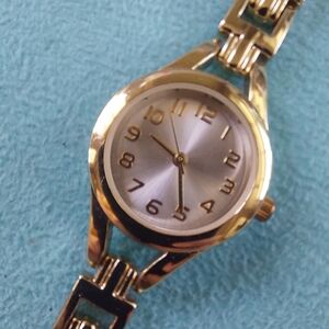 Womans Goldtone Bracelet Style Quartz Watch